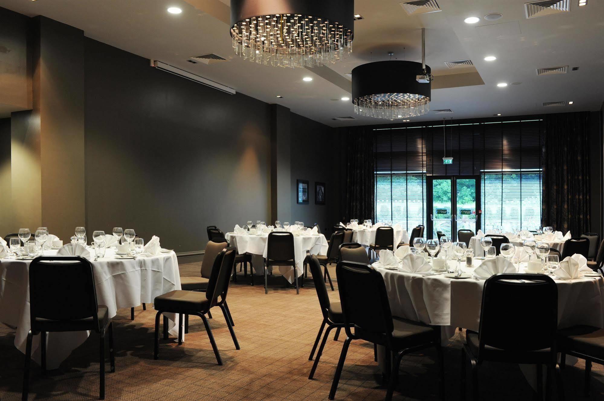 Village Hotel Solihull Esterno foto